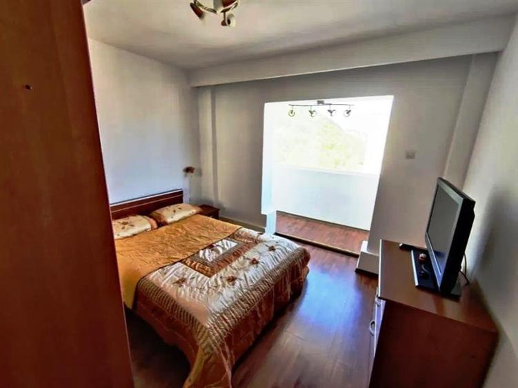 Apartament cu 3 camere decomandat, mobilat în Răcădău