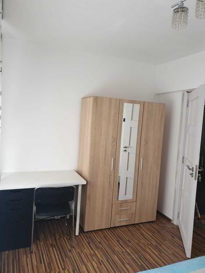 Apartament cu 2 camere semidecomandat în Berceni