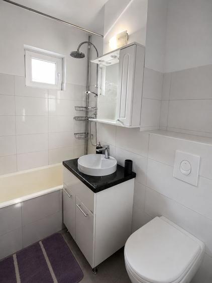 Apartament cu 3 camere decomandat, mobilat în Cetate