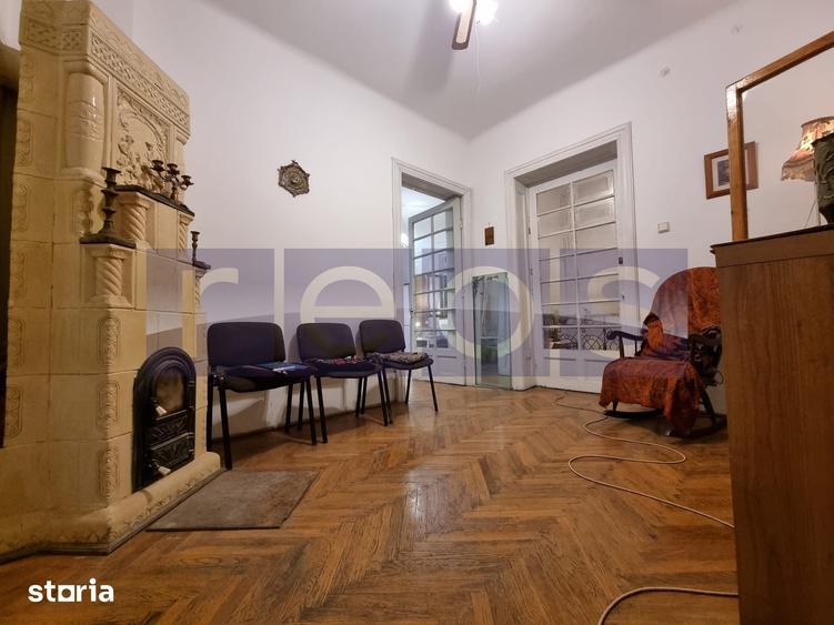 Casă cu 9 camere semidecomandat cu Teren 260 Mp în Timpuri Noi