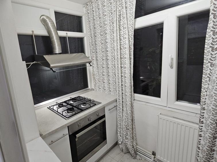 Apartament cu 3 camere decomandat în Craiovei