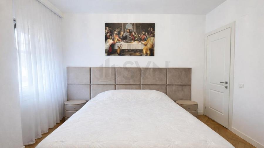 Apartament cu 4 camere semidecomandat, mobilat în Capitale
