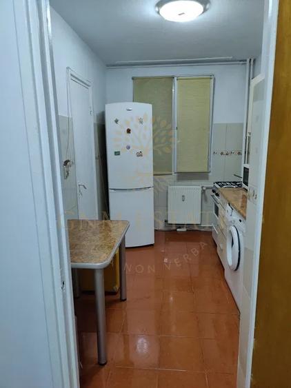 Apartament cu 3 camere decomandat, mobilat în Drumul Taberei
