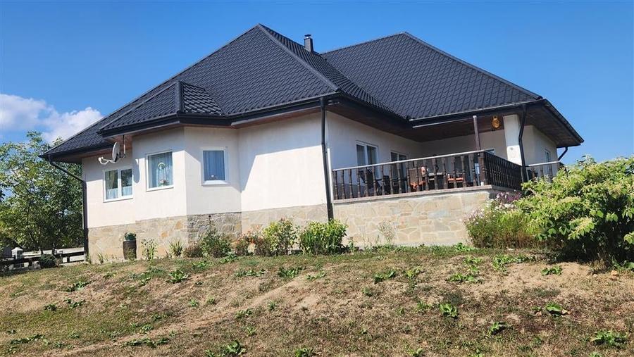 Casă individuală cu 4 camere cu Teren 3195 Mp în Poieni-Solca
