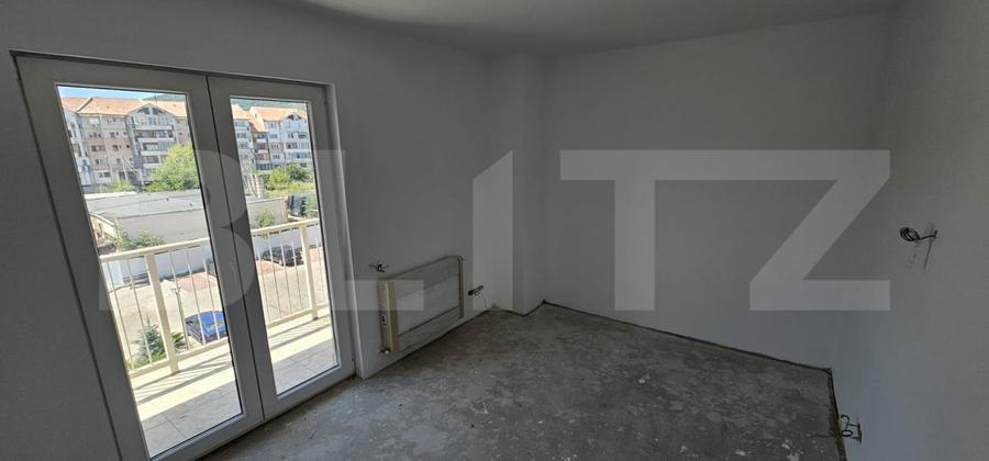 Apartament cu 3 camere decomandat în Pietroasa