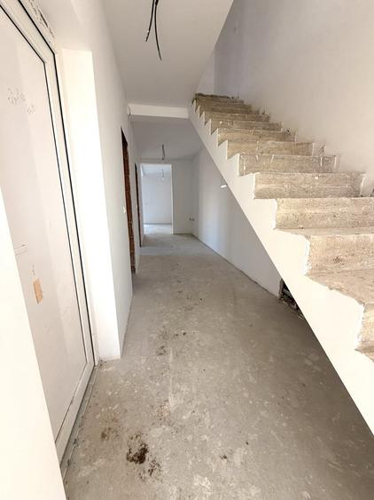 Duplex cu 4 camere cu Canalizare în Giarmata