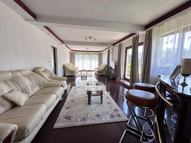 Casă individuală cu 10 camere cu Teren 5164 Mp în Malu cu Flori