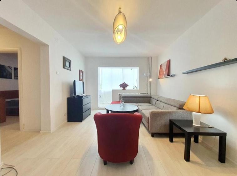 Apartament cu 2 camere decomandat, mobilat în 1 Mai