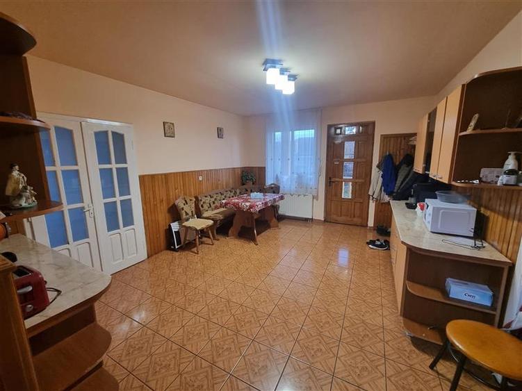 Casă cu 4 camere cu Teren 1200 Mp în Unirii