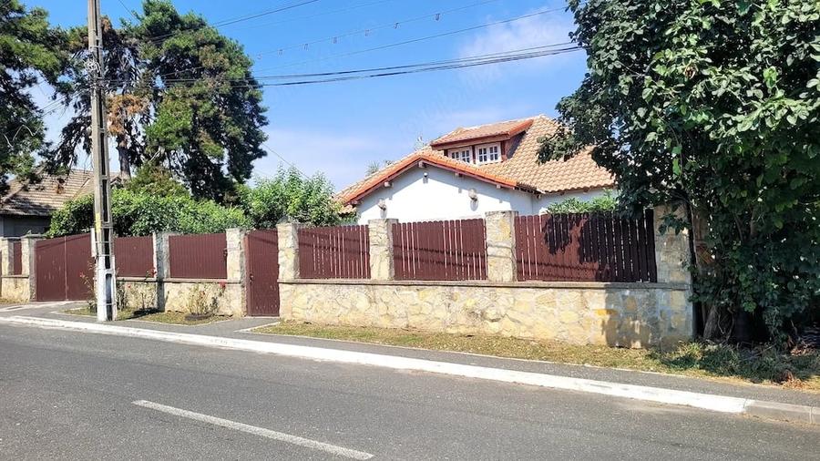 Casă cu Teren 885 Mp în Central