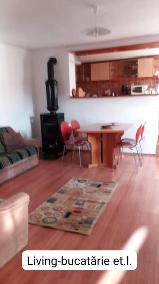 Casă cu 4 camere cu Teren 700 Mp în Angofa