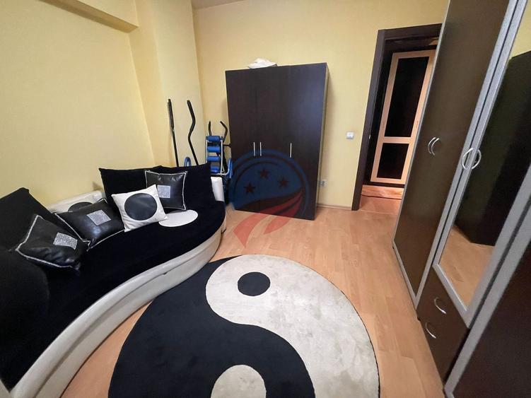 Apartament cu 3 camere semidecomandat în Central