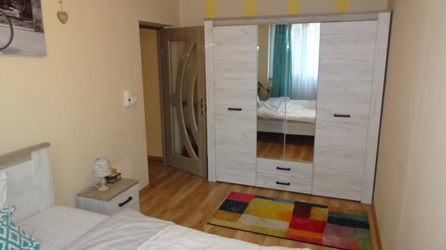 Inchiriez apartament 2 camere  Deva, ultracentrala, etaj 1,DIN DATA DE 01.10.26 - 8