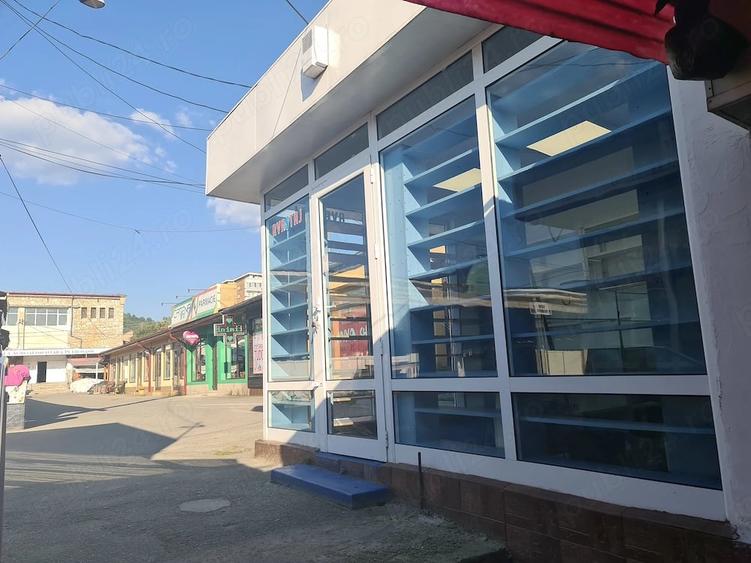 Spațiu comercial, de 12 mp, în Petros