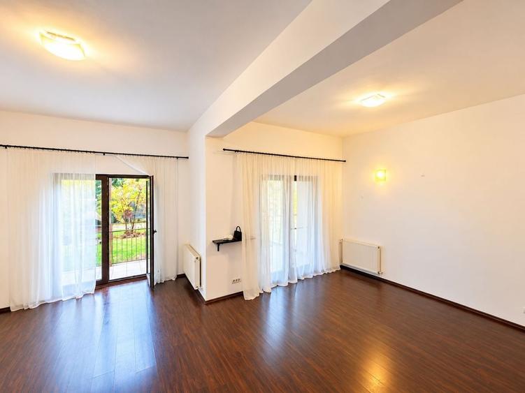 Duplex cu 5 camere cu Canalizare în Iancu Nicolae