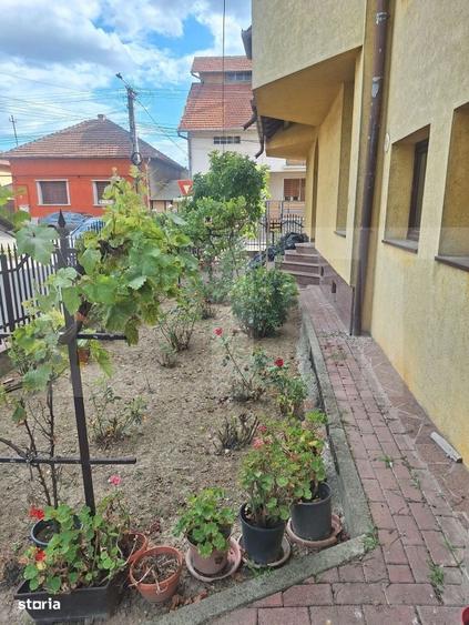 Casă cu 4 camere în Central
