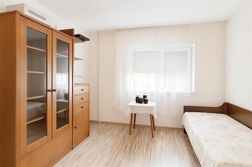 Apartament cu 4 camere decomandat în Nufărul