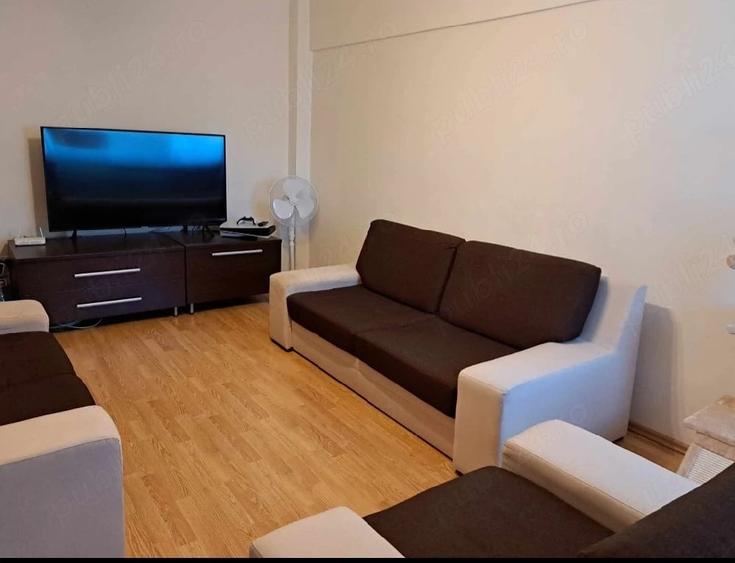 Apartament cu 4 camere decomandat în Confecții