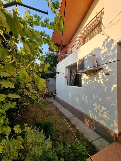 Casă cu 4 camere în Roșu