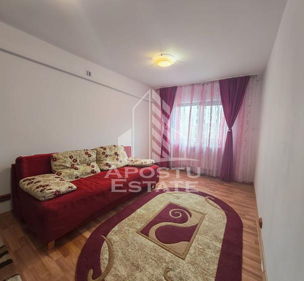Apartament cu 3 camere semidecomandat în Aradului