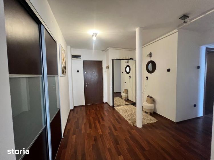Apartament cu 3 camere decomandat în Delfinariu