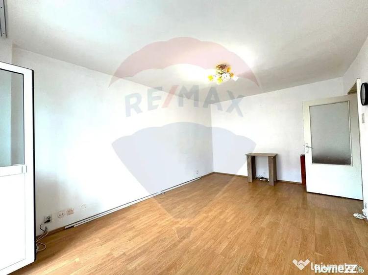 Apartament cu 3 camere decomandat în Valea Ialomiței