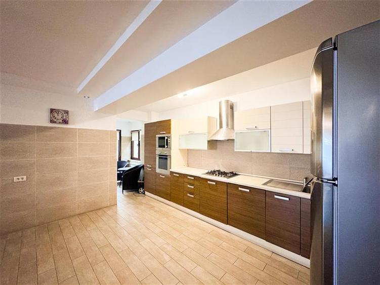 Apartament cu 3 camere decomandat, mobilat în Aviatorilor
