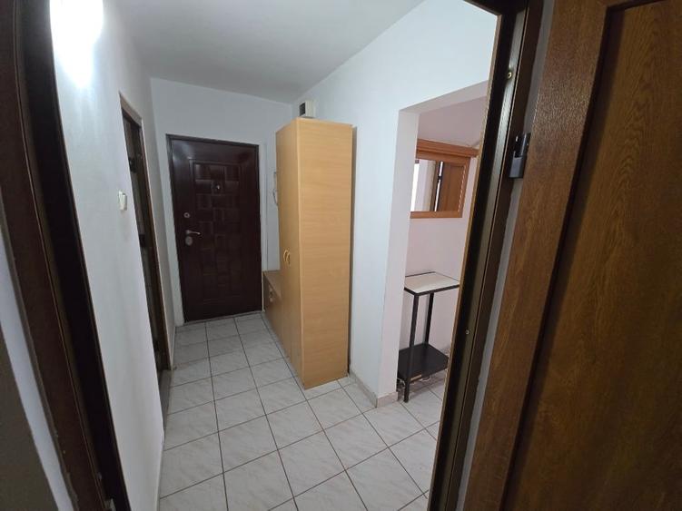 Apartament cu 3 camere decomandat, mobilat în Complex Studențesc