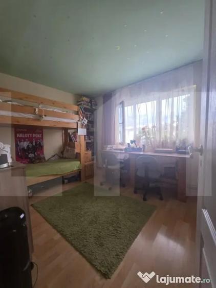 Apartament cu 3 camere semidecomandat în Central