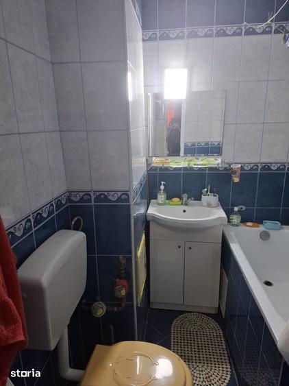 Apartament cu 3 camere semidecomandat în Rahova — fotografia 3