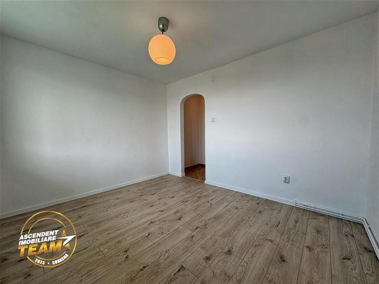 Apartament cu 2 camere decomandat în Simeria