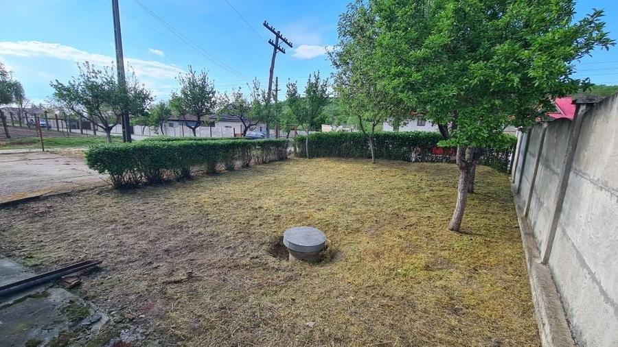 Casă cu 3 camere în Teslui