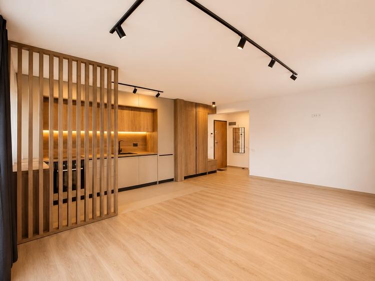 Apartament cu 2 camere semidecomandat în Tractorul