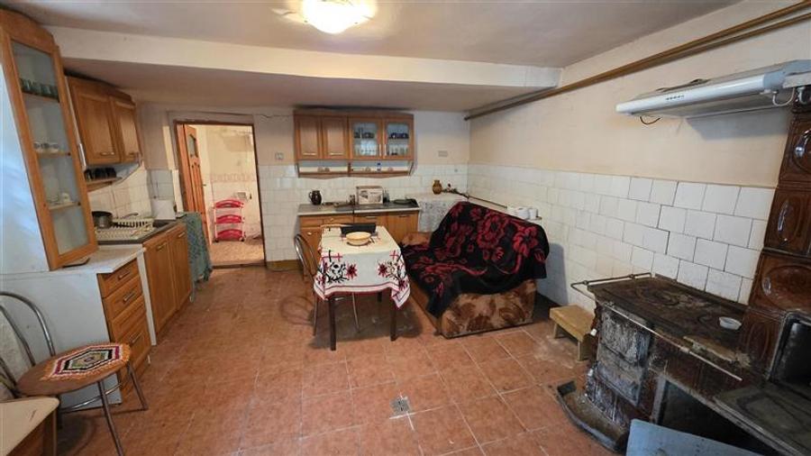 Casă individuală cu 11 camere cu Canalizare în Prigor