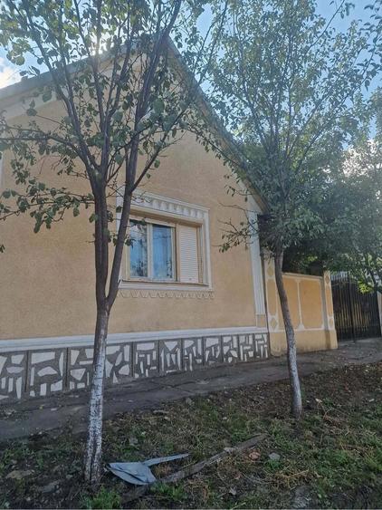 Casă cu Teren 1439 Mp în Cermei