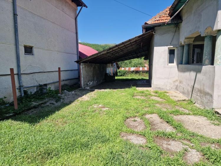 Casă individuală cu 4 camere cu Canalizare în Călinești