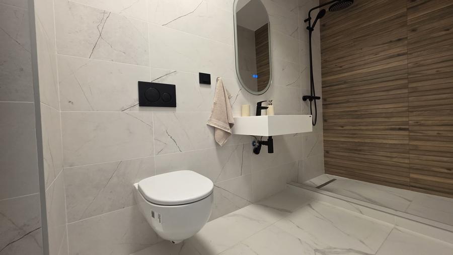 Apartament cu 3 camere decomandat în Titan