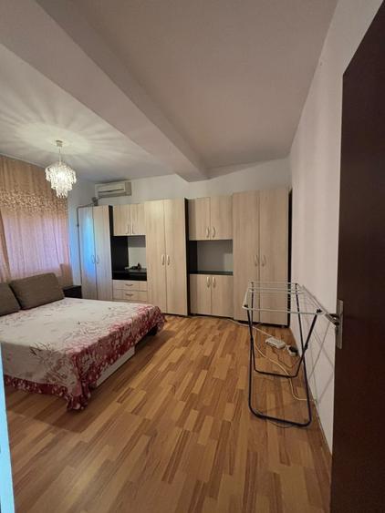 Apartament cu 3 camere semidecomandat în Cornetu
