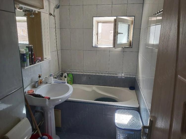 Apartament cu 3 camere semidecomandat în Calea Aradului