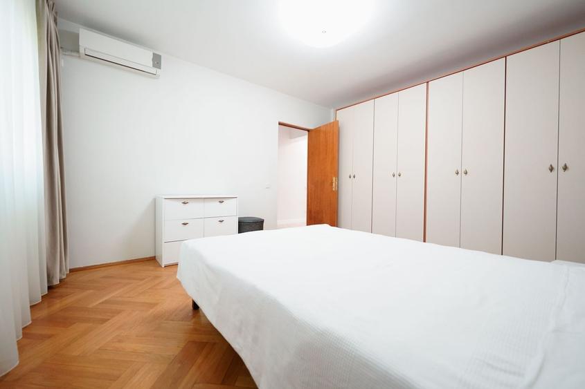 Apartament cu 3 camere, mobilat în Băneasa