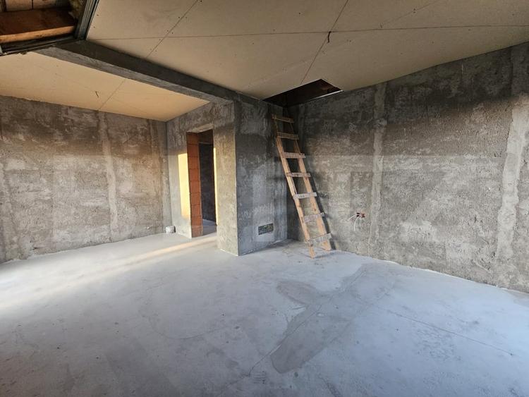 Casă individuală cu 4 camere cu Teren 800 Mp în Șimnicu de Sus