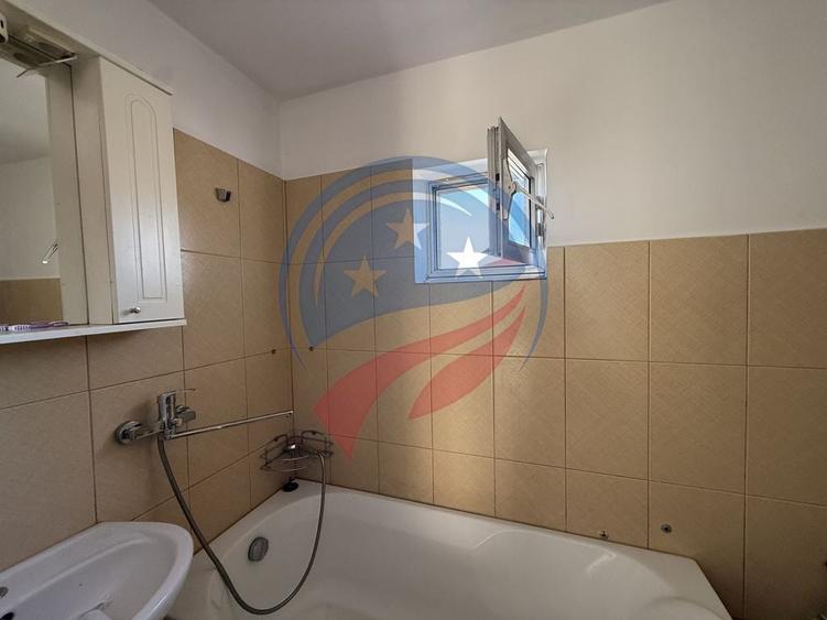 Casă cu 5 camere cu Teren 372 Mp în Central