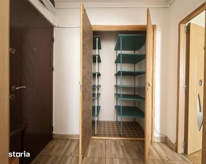 Apartament cu 3 camere semidecomandat în Obor
