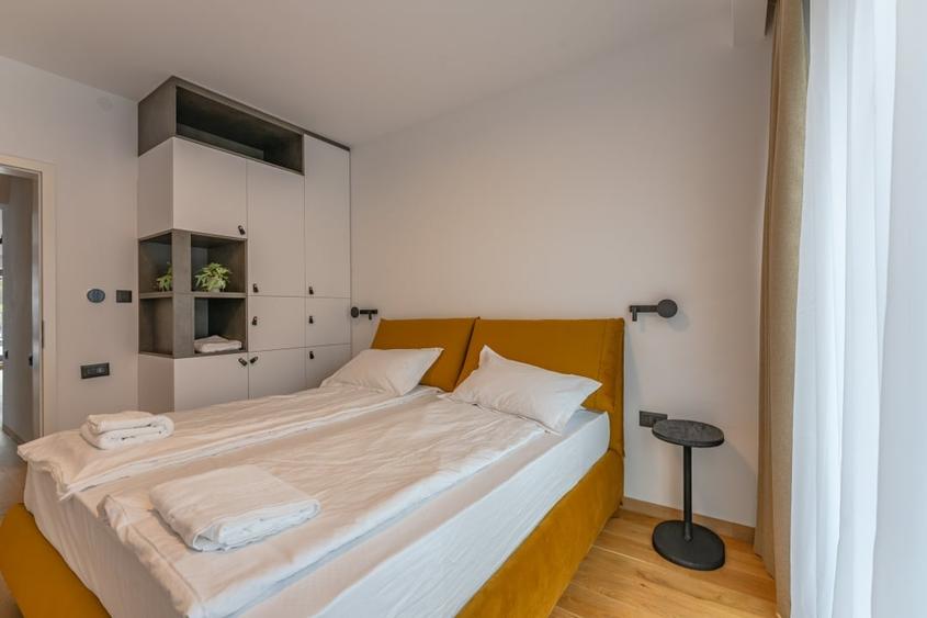 Apartament cu 4 camere decomandat, mobilat în Ultracentral