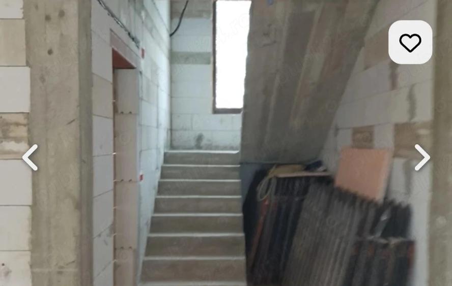 Casă cu Teren 1850 Mp în Sagna