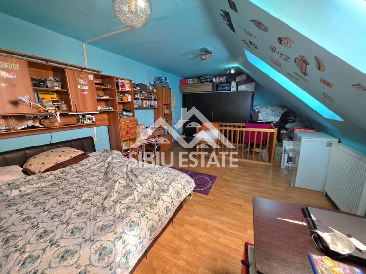 Apartament cu 2 camere semidecomandat, mobilat în Vasile Aaron