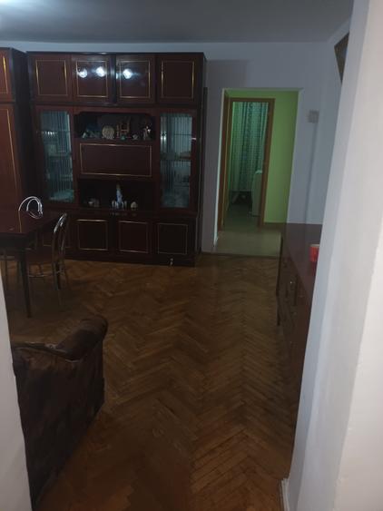 Apartament cu 3 camere semidecomandat în Central