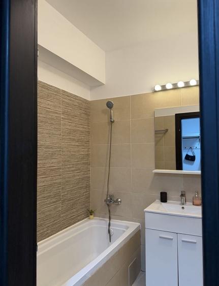 Apartament cu 3 camere decomandat în Păcii