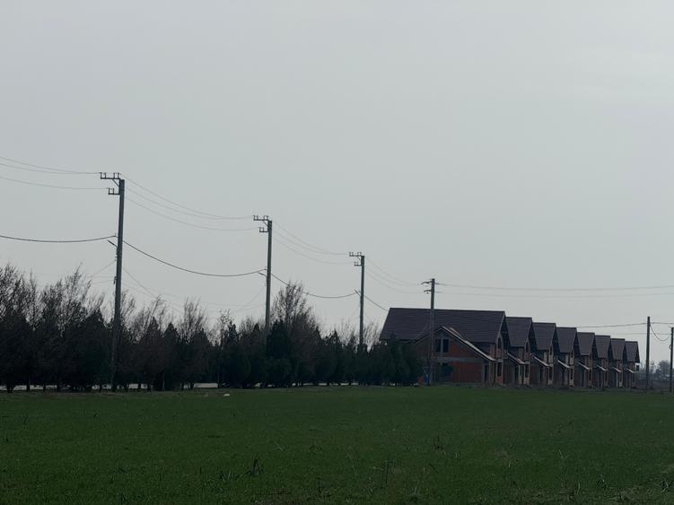 Teren Construcții intravilan de 9200 mp, în Est
