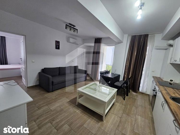Apartament cu 3 camere semidecomandat, mobilat în Central